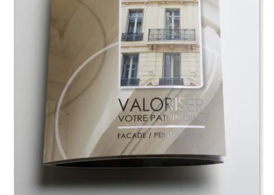 Création plaquette sur mesure pour entreprise - B y Com' Empreintes