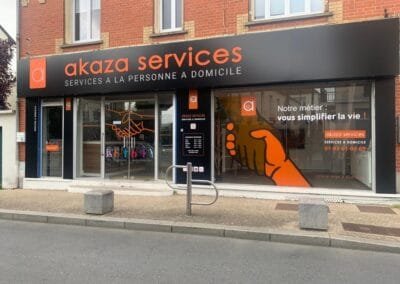 création signalétique sur mesure - façade & vitrine - Par Com' Empreintes